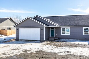 920 W Wilder Ave in Wasilla, AK - Building Photo