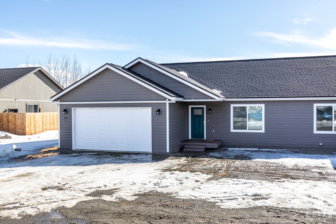 920 W Wilder Ave in Wasilla, AK - Building Photo