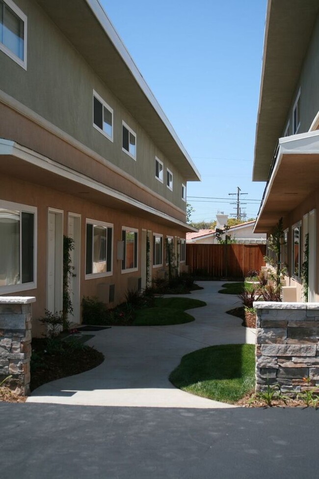 13861 Arthur Ave in Paramount, CA - Building Photo - Building Photo