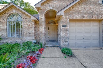 5007 Maple Brook Ln in Houston, TX - Building Photo - Building Photo