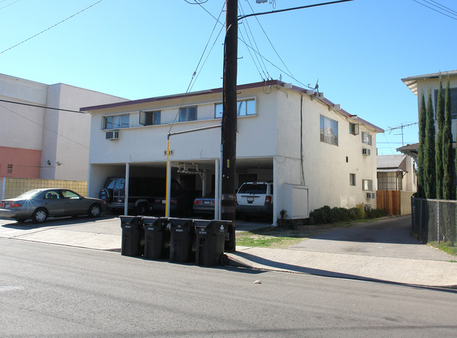 5215 Auckland Ave in North Hollywood, CA - Foto de edificio - Building Photo