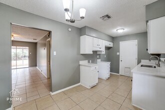 5020 Gene Cernan Dr in Kirby, TX - Building Photo - Building Photo
