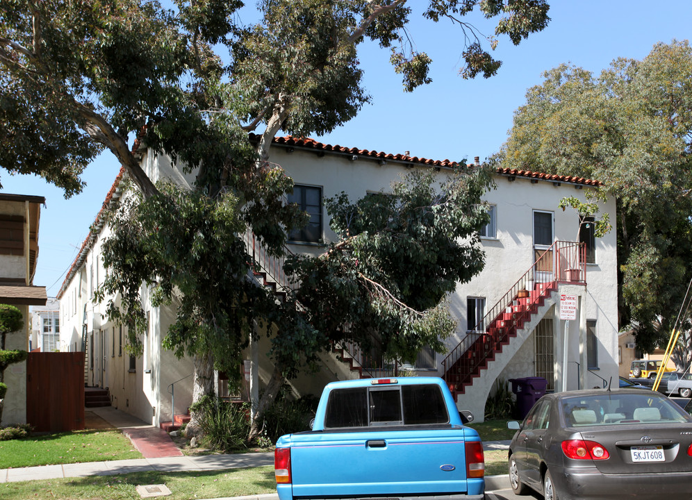 251 Cherry Ave in Long Beach, CA - Foto de edificio