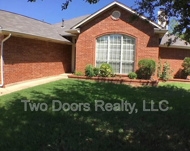13820 Oakmond Rd in Edmond, OK - Building Photo - Building Photo