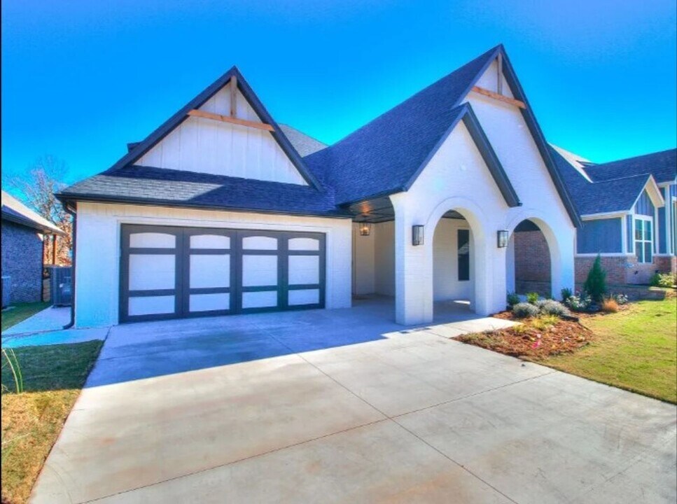 2400 Asaro Ln in Edmond, OK - Building Photo