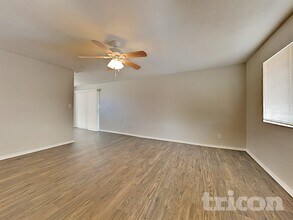 3607 N 87th Ave in Phoenix, AZ - Building Photo - Building Photo