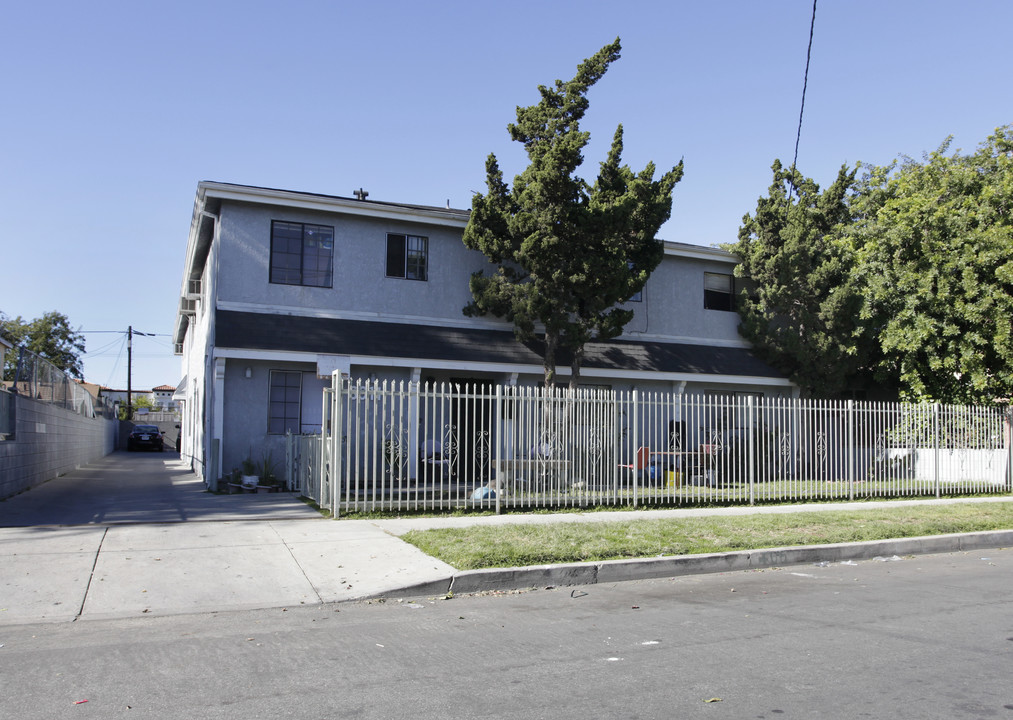 6911 Agnes Ave in North Hollywood, CA - Building Photo