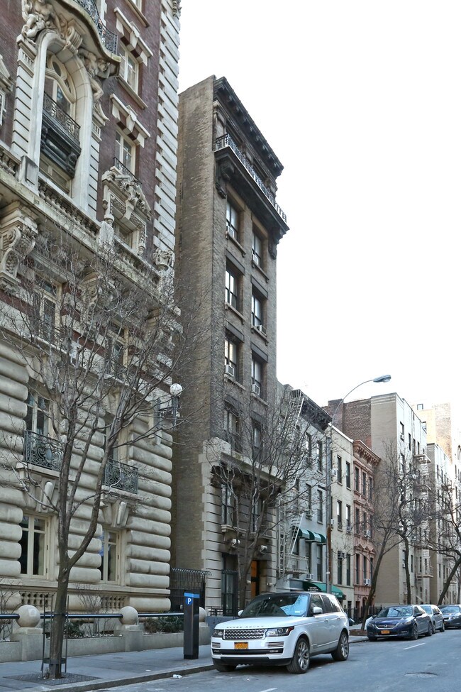 167 W 71st St in New York, NY - Building Photo - Building Photo