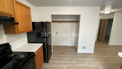 845 Columbia Ave in Gladstone, OR - Building Photo - Building Photo