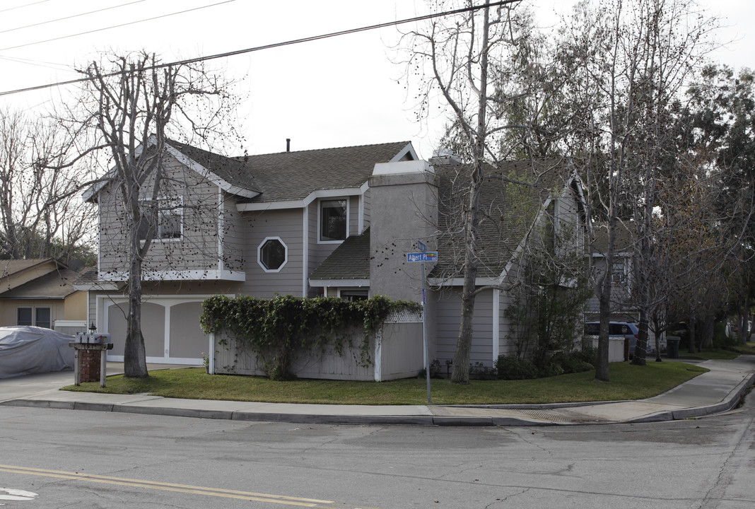 151 Albert Pl in Costa Mesa, CA - Building Photo