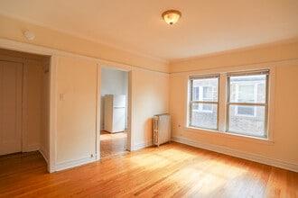 3349 W Ainslie St, Unit #2E in Chicago, IL - Foto de edificio - Building Photo