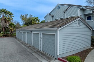 1702 Bevin Brook Dr in San Jose, CA - Foto de edificio - Building Photo
