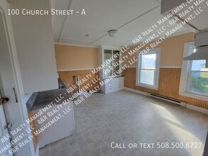 100 Church St in Northbridge, MA - Building Photo - Building Photo