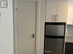 595 St Clair Ave W in Toronto, ON - Building Photo - Building Photo