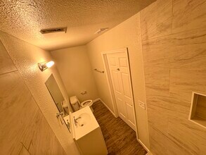 235 Bee St in San Antonio, TX - Building Photo - Building Photo