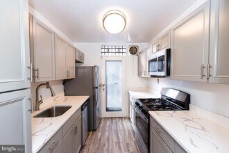 204 M St SW in Washington, DC - Foto de edificio - Building Photo