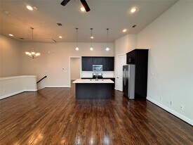 54 N Hutcheson St in Houston, TX - Building Photo