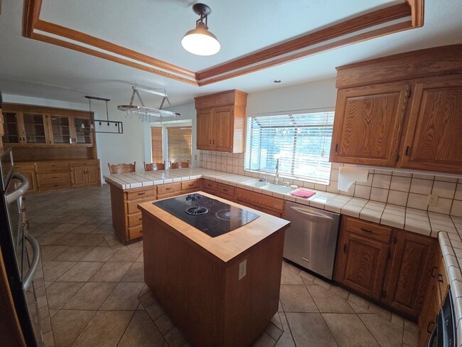 1031 Hoyer Rd in Newman, CA - Building Photo - Building Photo