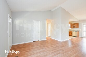 660 Cranberry Trail in Roswell, GA - Foto de edificio - Building Photo