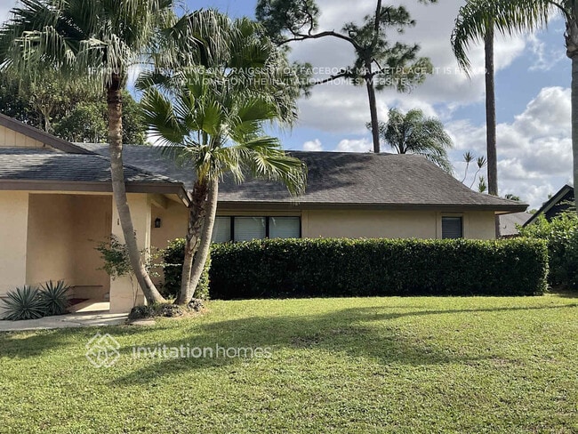 162 Parkwood Dr in Royal Palm Beach, FL - Building Photo - Building Photo