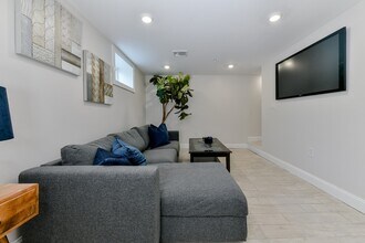 224 Newbury Ave, Unit 1 in Quincy, MA - Foto de edificio - Building Photo