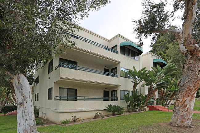 Presidio Place in San Diego, CA - Building Photo - Building Photo