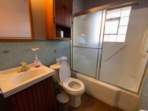 371 Adrian Dr in St. Louis, MO - Building Photo - Building Photo