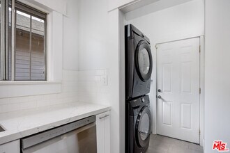 1418 W Jefferson Blvd in Los Angeles, CA - Building Photo - Building Photo