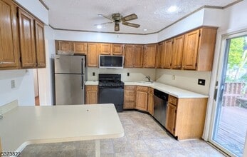 859 Lake Shore Dr in Parsippany Troy Hills, NJ - Building Photo - Building Photo