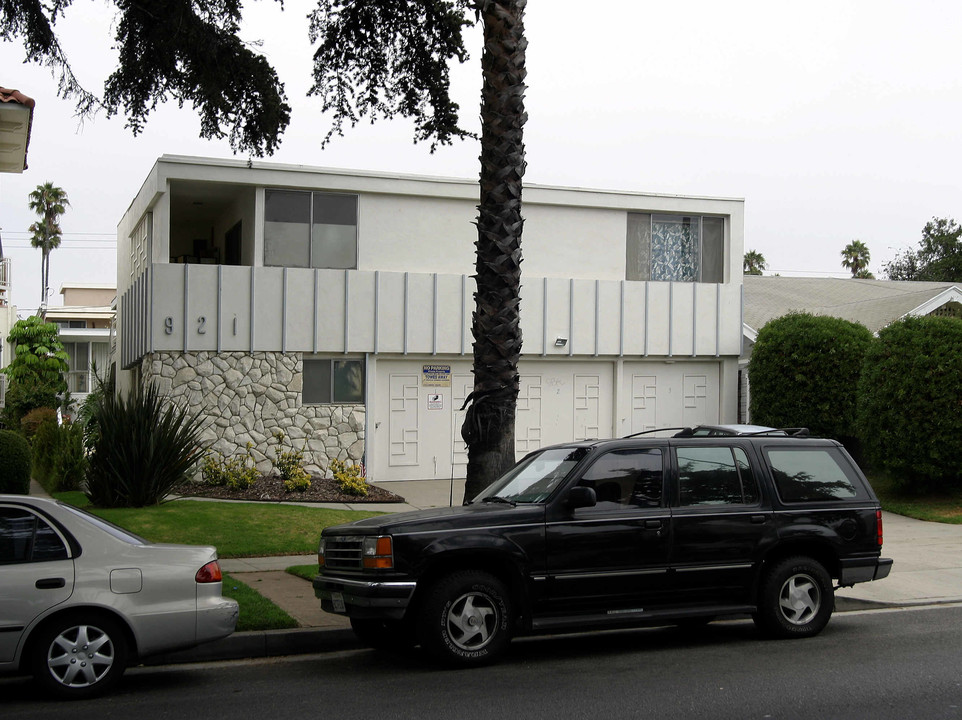 921 Lincoln Blvd in Santa Monica, CA - Building Photo