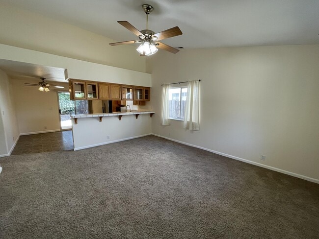 2123 Mansfield Ct in Chico, CA - Building Photo - Building Photo