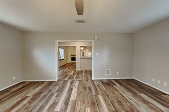 15022 Ringfield Dr in Houston, TX - Building Photo - Building Photo