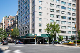 700 Park Ave in New York, NY - Foto de edificio - Building Photo