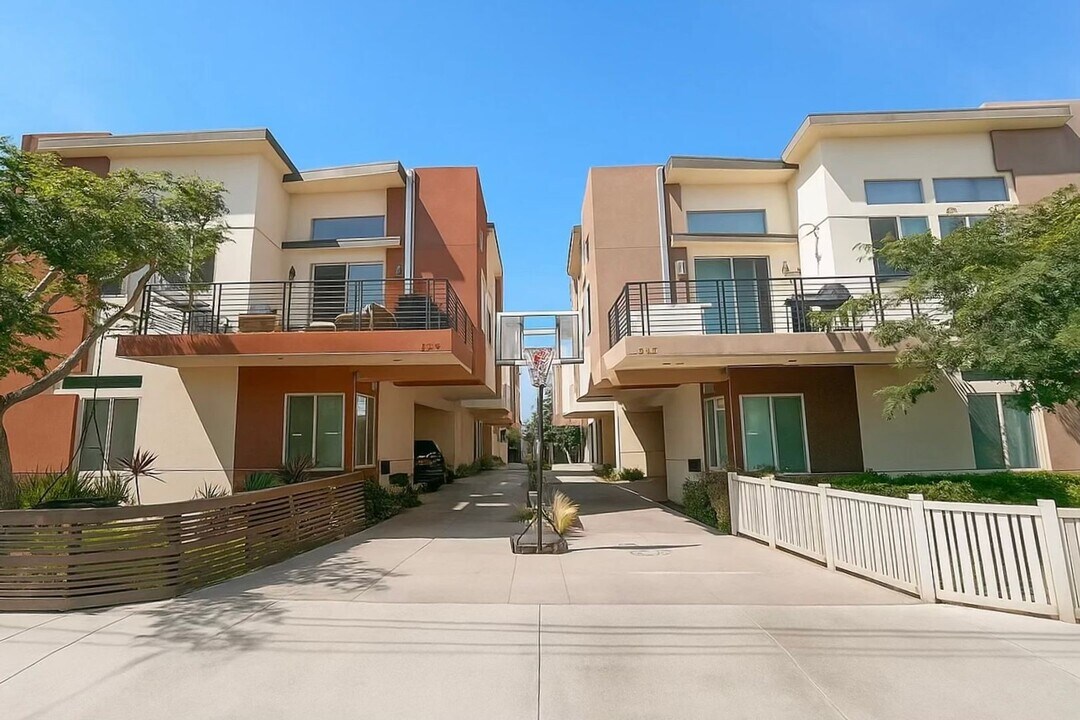 2207 Rockefeller Ln in Redondo Beach, CA - Building Photo
