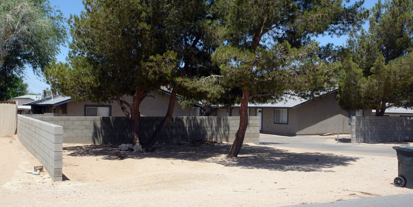 15496 Straight Arrow Rd in Apple Valley, CA - Building Photo