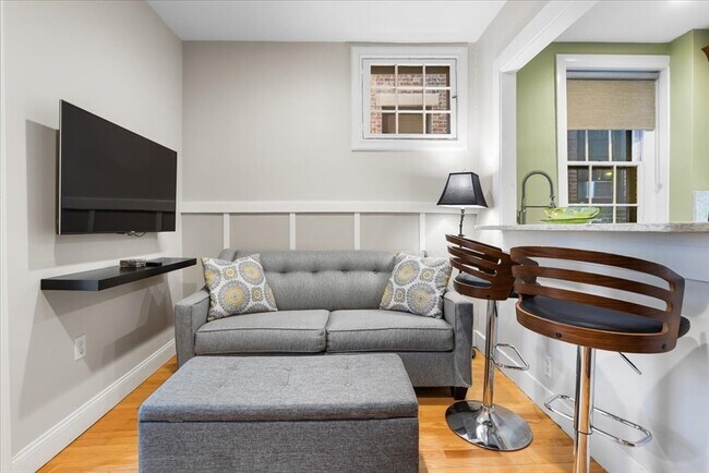 80 West Cedar St, Unit 1 in Boston, MA - Building Photo - Building Photo