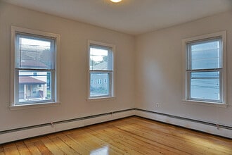 250 River St, Unit 250 in Waltham, MA - Building Photo - Building Photo