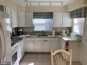 60 Edwards Rd in Brick, NJ - Building Photo - Building Photo