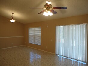 8817 Sheldon Chase Dr in Tampa, FL - Building Photo - Building Photo