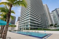 1111 SW 1st Ave, Unit 2525 in Miami, FL - Foto de edificio - Building Photo