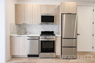3BR/2.5BA Duplex with In-Unit Washer/Dryer in Brooklyn, NY - Building Photo - Building Photo