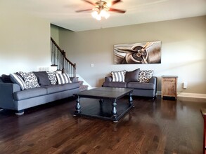 2015 Dorsey Ct in Clarksville, TN - Foto de edificio - Building Photo