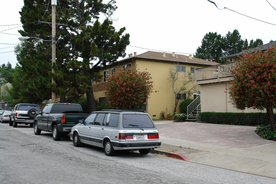 620 Wessex Way in Belmont, CA - Building Photo