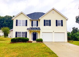 2025 Newton Estates Dr in Ellenwood, GA - Foto de edificio - Building Photo