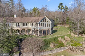 3535 Meadow Rd in Sandston, VA - Building Photo - Building Photo