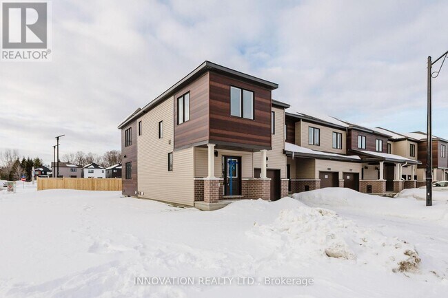 501 Galanthus Walk in Ottawa, ON - Building Photo - Building Photo