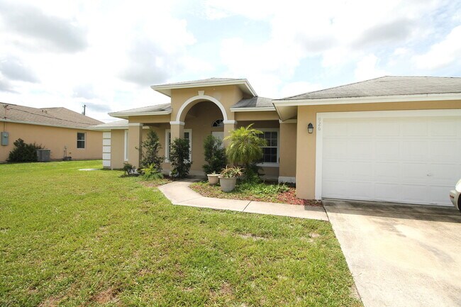 926 SW Hamberland Ave in Port St. Lucie, FL - Building Photo - Building Photo