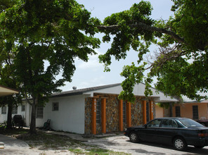 6034-6036 Buchanan St in Hollywood, FL - Building Photo - Building Photo