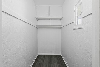 1503 S Shenandoah St, Unit 202 in Los Angeles, CA - Foto de edificio - Building Photo