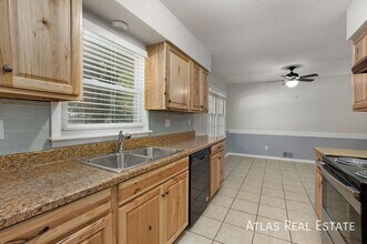 625 NW Kay Dr in Lee's Summit, MO - Building Photo - Building Photo